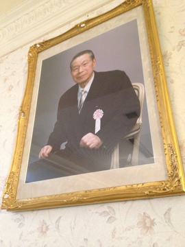 故前田彰三氏像