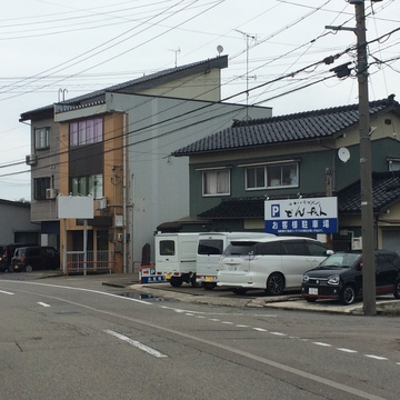 第二駐車場は道を挟んで向かい側