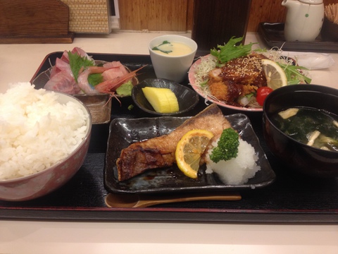 おまかせ定食1200円（2014年現在）