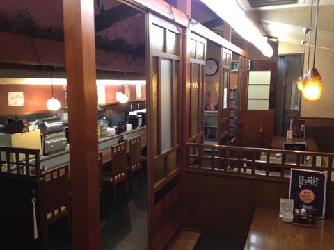 居酒屋風の店内