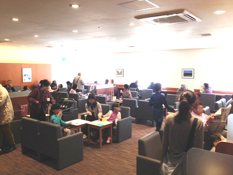 中の雰囲気。休日は賑やか