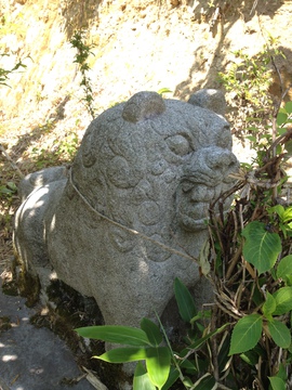 林道丸島線途中。謎の像が立ち並ぶ場所。詳細求む？