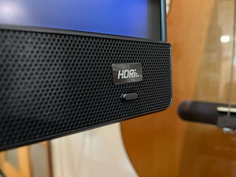 HDRiボタンは前面。結構頻繁に使うので便利