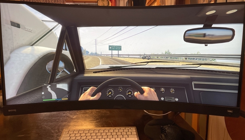 1000R湾曲モニターでドライブ。もはやVRレベル