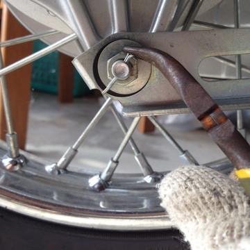 割りピンを外す