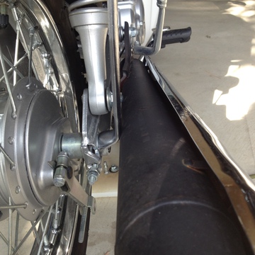 マフラーの隙間から19ｍｍを挿入