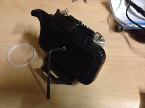 付属の六角レンチで