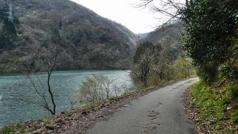 市内石川県道114号線より内川ダム湖畔にアプローチ