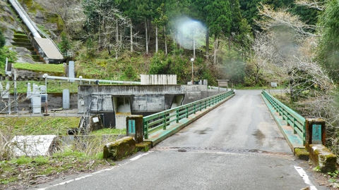 堂大橋(昭和49年4月架) 渡って右手に空きスペースがあるので駐車してスタート