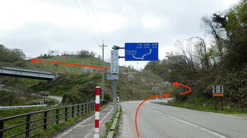 県道27号に登っていく