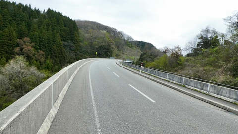 県道27号は交通量多いので注意