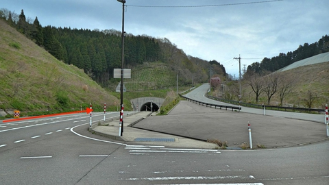 清水田島トンネルへ(余力があるなら右の旧道を通ってもいい)