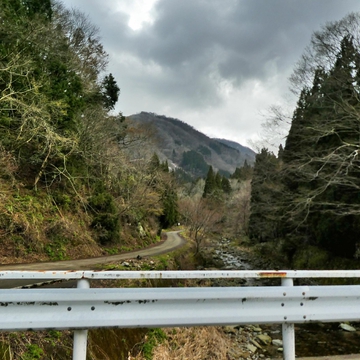 内川源流方向。見える菊水山(仮称)尾根から東谷西谷に別れる