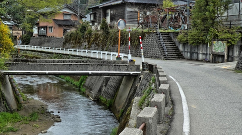 県道27号の喧騒を抜けて静かな二俣町へ
