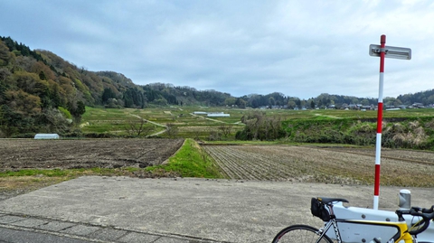 小嶺町より柚木町。のどかな棚田が広がる