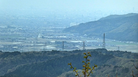 尾根伝いに上がってくる手取幹線鉄塔群