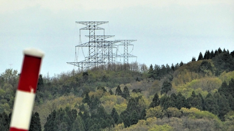 能登幹線鉄塔群が束になって見えた