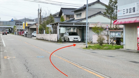 ここからスタート地点まで町内を抜ける
