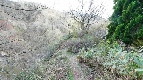 痩せた尾根道をアップダウン。獅子吼スタイル