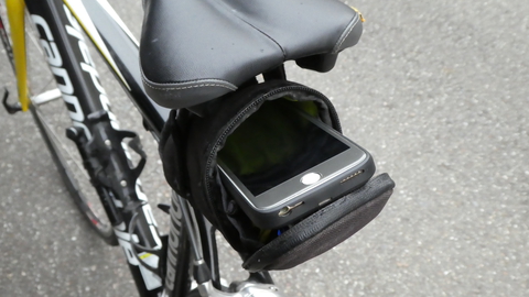 iPhoneはバッテリーケースにいれてしまっておける