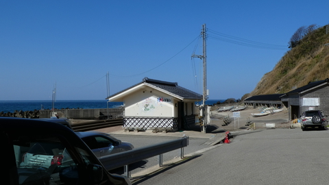 猿山深見側駐車場、トイレもあり