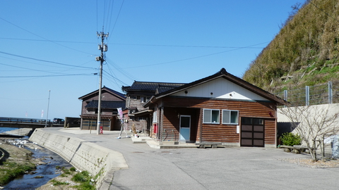 この小屋で支払う。杖も貸してもらえる