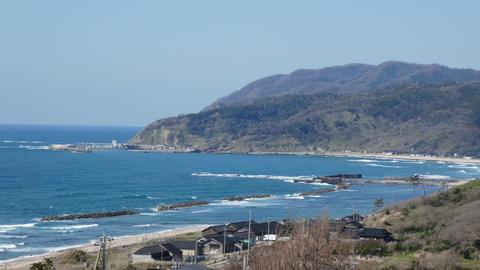 はるか先に猿山灯台も