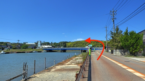 橋を渡って県道36号は続く