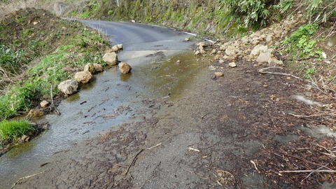 舗装路だがなかなかハード