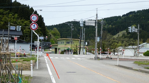 そのまま国道8号をもう一度横断でスタート。これが最後の信号(！)