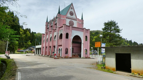 ゴシック風のメルヘン建築(公民館)