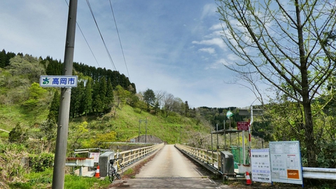 子撫川ダムに架かる橋。ここから高岡市