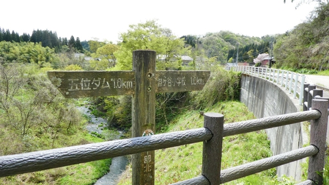 五位の町を抜けたところにある五位滝の沢