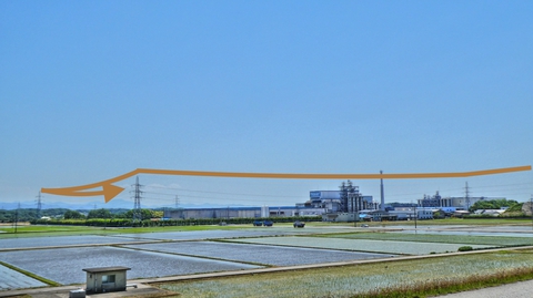 東レの工場を回り込む様に送電線が配線されているのがわかる