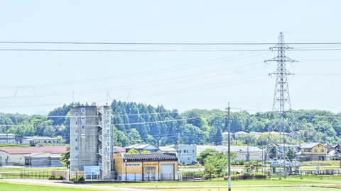 巨大なドラム缶の様な宮竹発電所