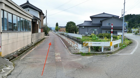 錆色の道。融雪装置の影響か