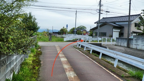突き当りを右