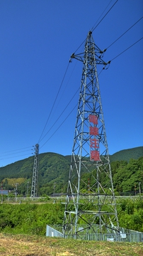 6.6kV(電柱と同じ電圧)の河川横断鉄塔は珍しい