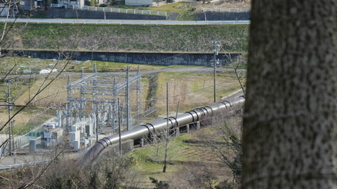 新辰巳発電所がよく見える