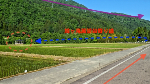 左手に見える東屋が綿ヶ滝展望台。多少寄り道になるが行ってみよう