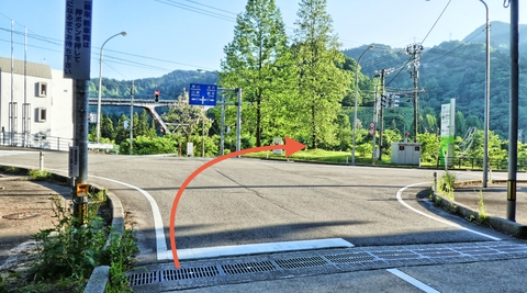 トンネルを抜けたら右折で本コース折り返し地点