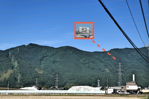 大黒部幹線82番発見。若番方向に山を登っていっている