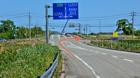 那谷寺方向県道11号へ右折