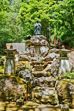那殿観音の泰澄大師像