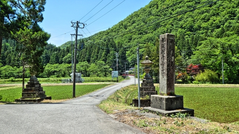 那谷大橋側の観音山の入り口