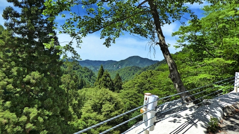 左に動山が見えたら牛ヶ首はすぐそこ