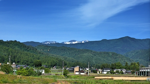 更に後方には白山御前峰が頭を覗かせる