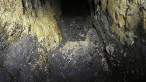 青龍洞方向5000年前の階段も？