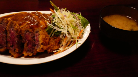 ビフカツのせ勝利のオムライス