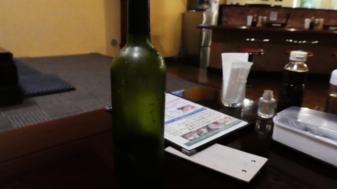 水差しがビンなのも清涼感があってよし